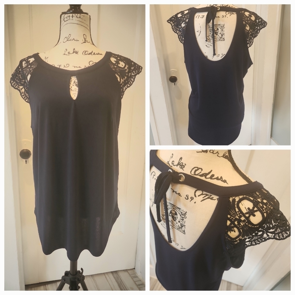 Dex lace sleeved navy top